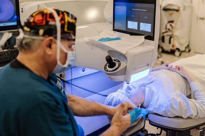 What Happens During A SMILE Laser Eye Surgery Procedure